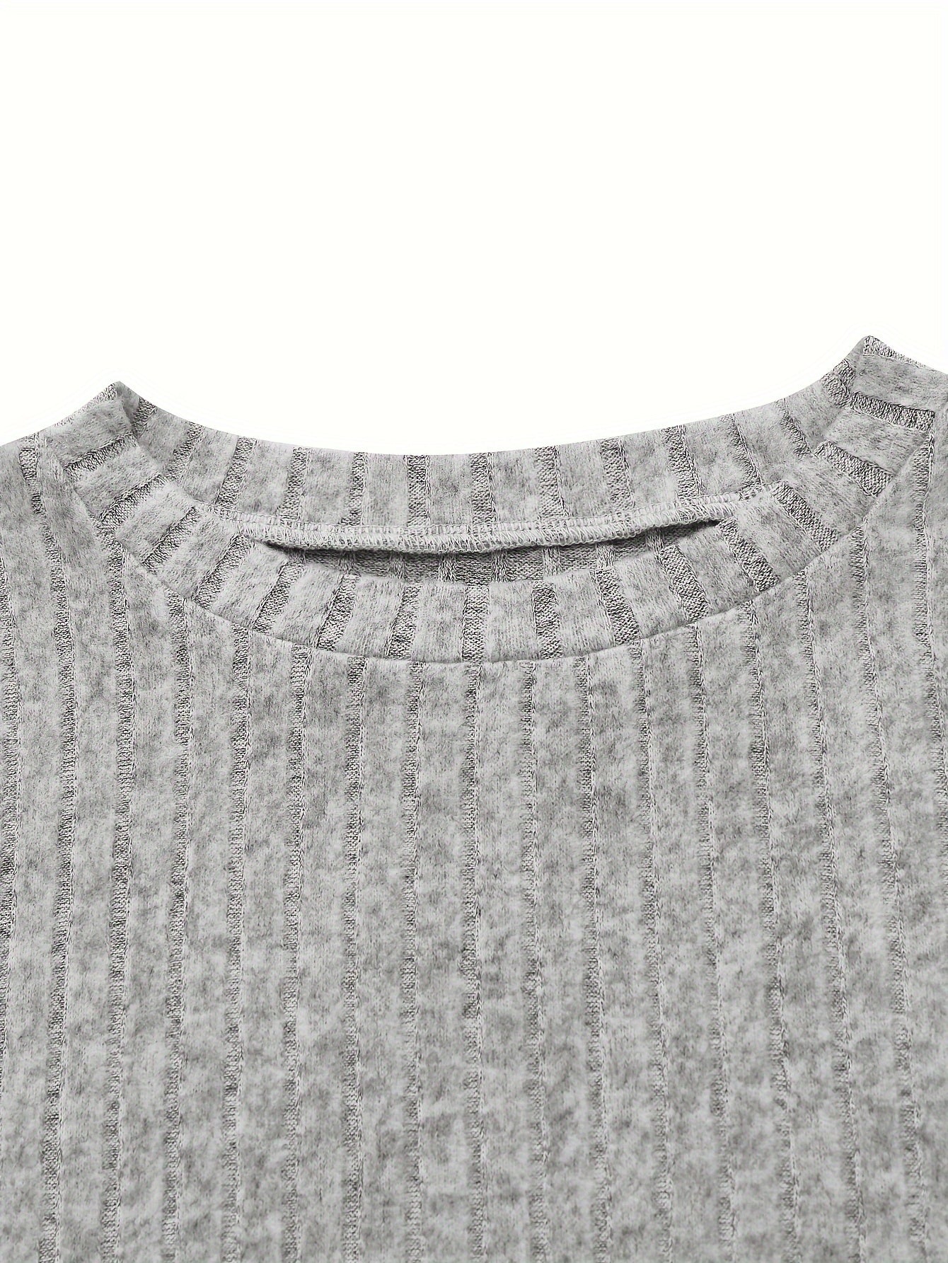The neckline of a Crop Tops Women's Clothing