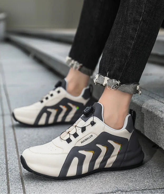 White and black sneakers worn by a person on a concrete surface with text in Chinese above.